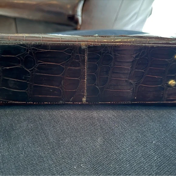 Sophisticated 1950’s Brown Alligator Shoulder Bag - Picture 3 of 9